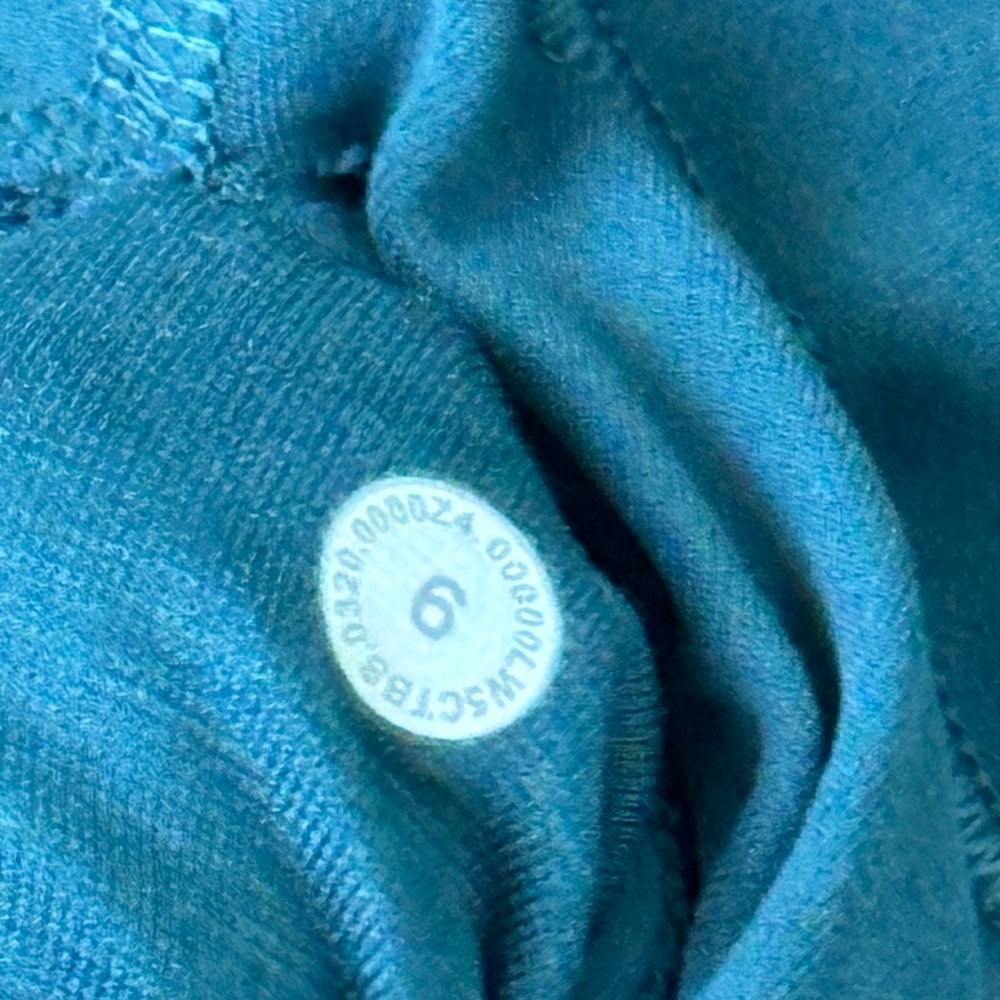 Lululemon - Picture 3 of 4